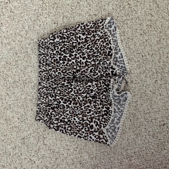 Women’s Hollister XS cheetah print shorts. - Picture 1 of 1